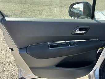 PEUGEOT 3008 1,6 16V VTI - PREMIUM - MÁLO KM - SERV. KNIHA - 12