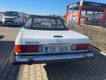 Mercedes-Benz 560 SL Veterán - 12