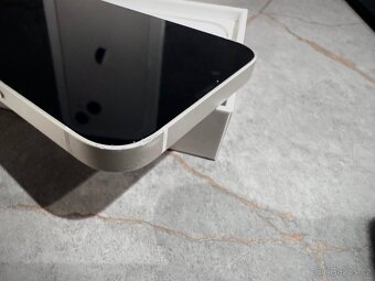 iPhone 13 128 Gb, bílý + bohaté příslušenství - 12