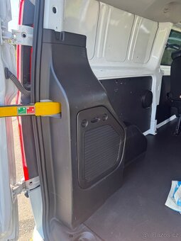 Ford Transit Custom 6 míst - 12