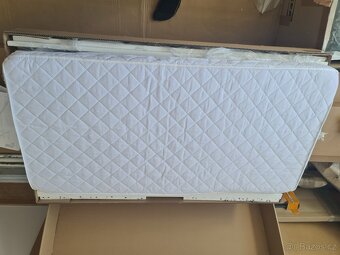 Krásná dětská postýlka se šuplíkem a zábranou 120 x 60 bílá - 12