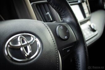 Toyota RAV4 2.2D 110kw A/T 4x4 / AJ NA SPLÁTKY / - 12