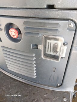 Podlahový mycí stroj Nilfisk Viper AS 710R se sedící obsluho - 12