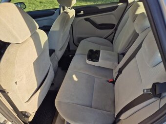 Prodám FORD FOCUS 2.0i COMBI 107KW - KLIMATIZACE - 12