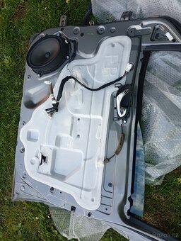 NISSAN NAVARA D23 DVEŘE PRAVÉ Z RV 2021 PĚKNÉ P.P. A P.Z. - 12