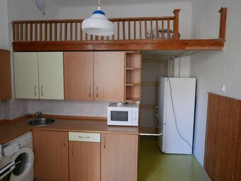 Dva byty - celé patro, K.Vary,  Škroupova ul.- lázeňská zóna - 12