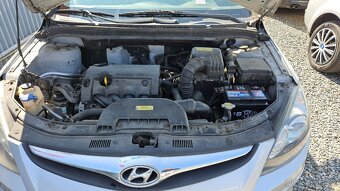 HYUNDAI i30 1,4 i CVVT TRIKOLOR - 12
