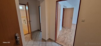 Pronájem bytu 2+kk (49m2) se zahradou a parkováním. - 12
