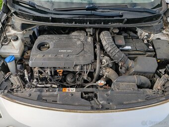 Hyundai i30 1.6 D - 12
