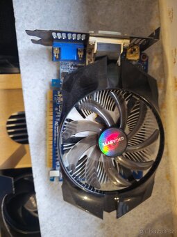 Věci do a k pc - 12