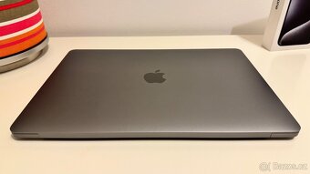 MacBook Pro 13” M1 (2020) – 16 GB RAM, 250 GB SSD - 12