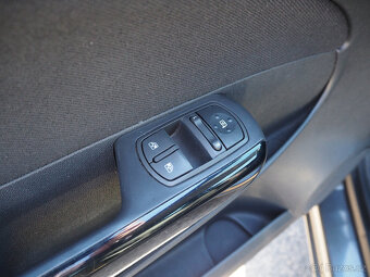 Opel Corsa 1.4 KLIMA, vyhř. sedadla + volant - 12