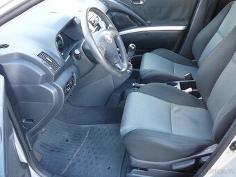 Toyota Corolla Verso 22D-4D  100kW - 12