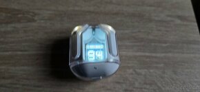 Bezdrátová sluchátka s LED displejem,a silikonovým krytem - 12