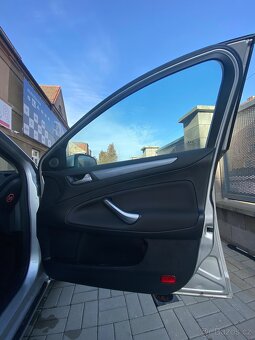 Ford Mondeo Combi 2.0 TDCi 103 kW r.v.2012 - 12