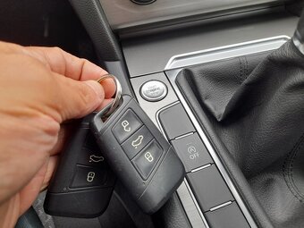 Volkswagen Passat 2,0 TDI 110 KW AC STK S.K. - 12