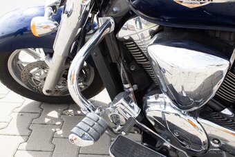 Suzuki VLR 1800 Intruder - 12