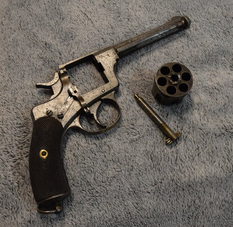 Revolver Nagant 1887, zlacené nápisy - 12