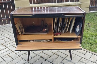 Gramofon Thorens + LP + skříň - 12