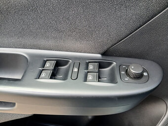 Volkswagen Passat 2,0 TDI 103 kW KOROZE - 12