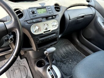 Toyota Yaris 1.3i 64kw AUTOMAT KLIMA - 12