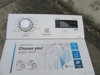 Nabízím pračku Elektrolux vrchní plnění na 6kg. Plně funkční - 12
