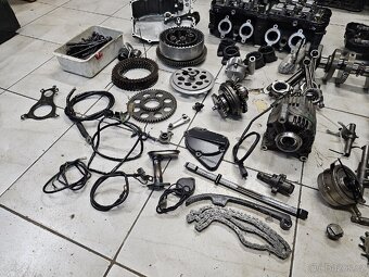 Díly motoru pro Suzuki GSXR 750 Srad gsxr750 - 12