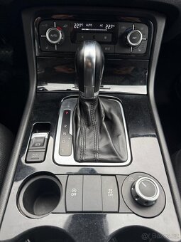 VW Touareg 7P 3.0tdi 176kw 2/2011 jen 195.047km - 12