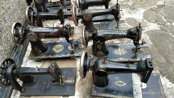 sbírka šicích strojů - 12