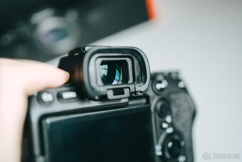 Sony Alpha A7S III - 12