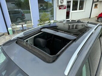 Volkswagen Touran 2.0 TDI CUP DSG - 12