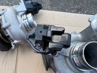 BMW F90 M5 Turbodmychadla 2x 7852372/73 - 12