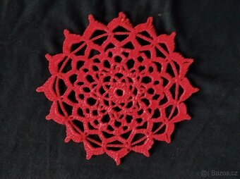 Malé ručně háčkované naškrobené bavlněné dečky - 12