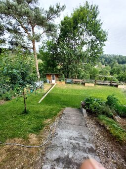 Prostorný dům s možností podnikání v podhradí - 12