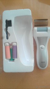 Retro zrcátko, kartáče, hřebínky, natáčky, cest. hyg. taška - 12