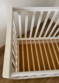 Bila postylka se suplikem a antialergickou matraci - 12