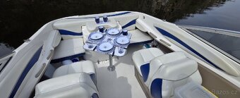 Motorová kajutová loď Bayliner 602 Capri + přívěs. - 12