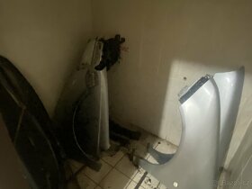 prodám přední blatník Škoda Fabia 2 tel 731328873 - 12