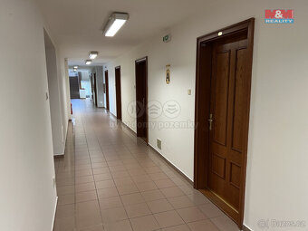 Pronájem kancelář. prostoru, 97 m2, Chomutov, ul. Školní - 12