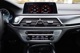 BMW 750Li 2019 - 12