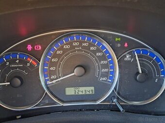 Subaru Impreza 2.0 D - 12