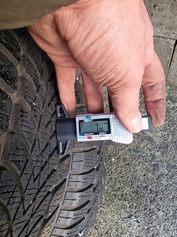 225/55/16 Zimní Alu kola Originál BMW 5x120 - 12