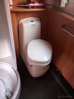 Anglický obytný přívěs (karavan) SWIFT CHALLANGER 480 SE - 12