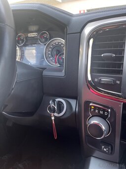 Dodge Ram 1500 Sport Hemi 5.7 - 12