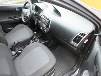 Hyundai i20 1.2 63 kw 4/2014 74000 km serviska - 12
