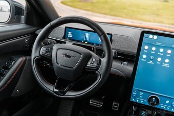 Ford Mustang Mach E AWD 98,7 KW Prodloužený dojezd - 12