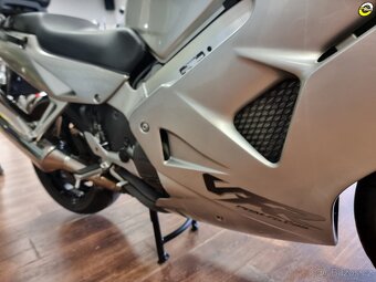 Honda VFR 800 - 12