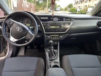Toyota Corolla Auris 1.6 benzín 97 kw 2013 - 12