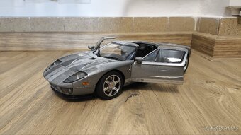 Model Ford GT 2004 1:18 Autoart ( 73025 ) - 12