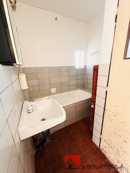 Prodej rodinného domu 4+1, včetně stavební parcely, 1038 m2, - 12